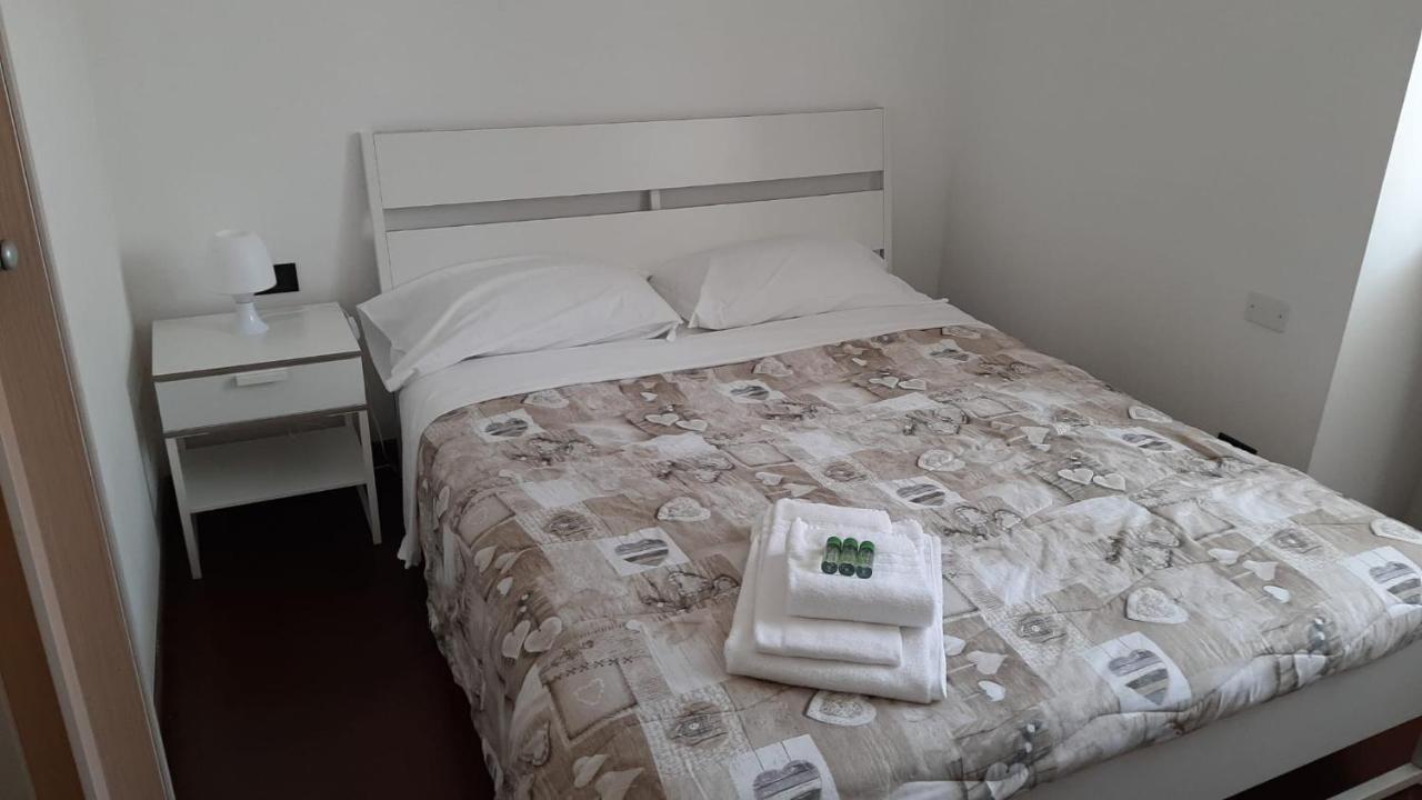 Il Caravaggio Guest House Грасобио Екстериор снимка
